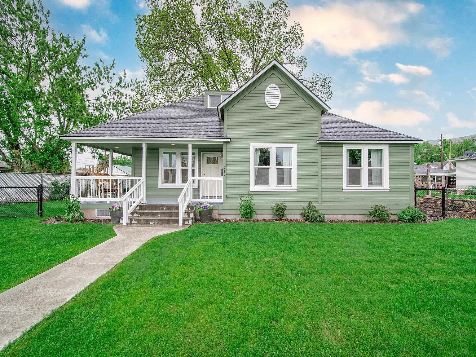 712 Main St, Prosser, WA 99350 Zillow