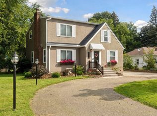 795 County Road B W, Roseville, MN 55113