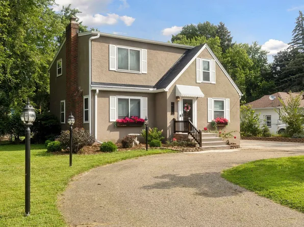 795 County Road B W, Roseville, MN 55113