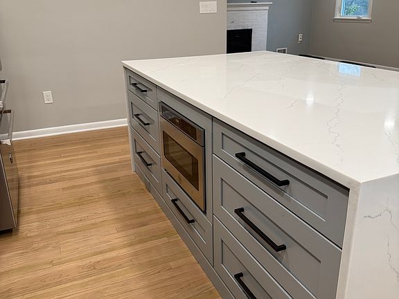 4th image of 102 N Fairfax St
