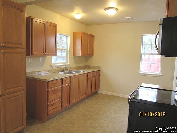 5th image of 210 Rosabell St