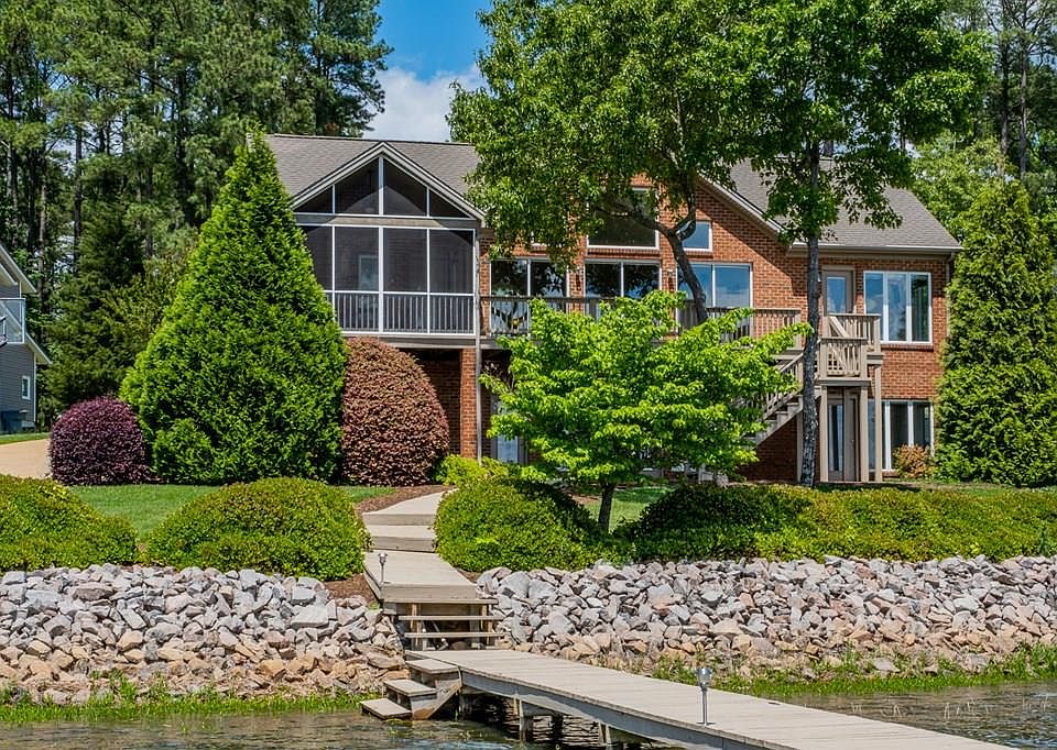 1st image of 982 Pine Tree Dr #25