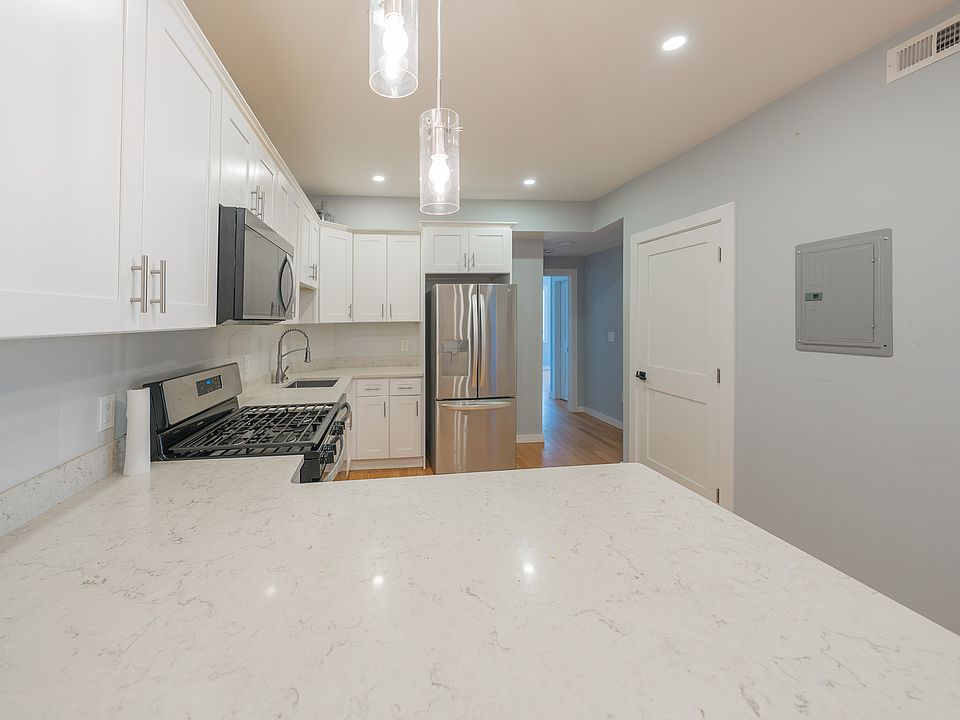 1st image of 0 Shelby St #3