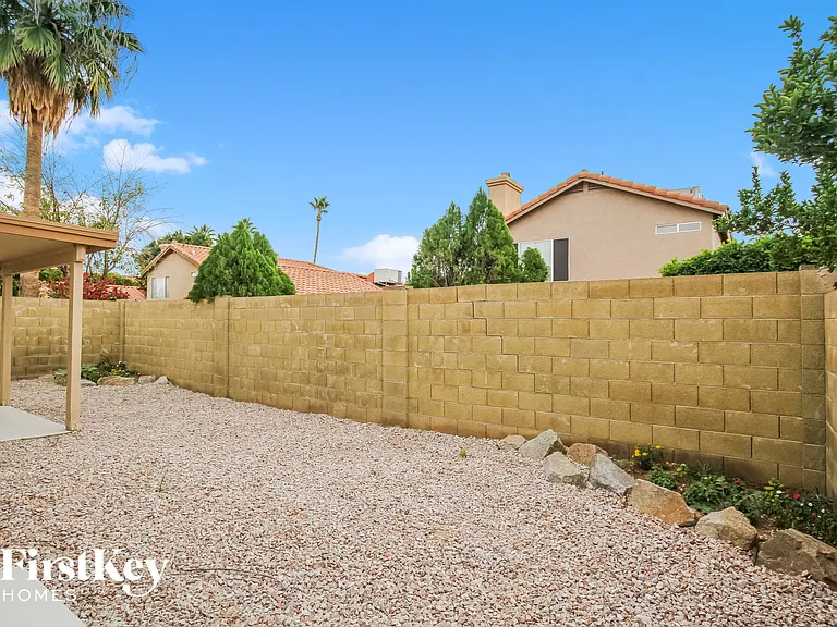 4605 E Grovers Ave — Photo 14