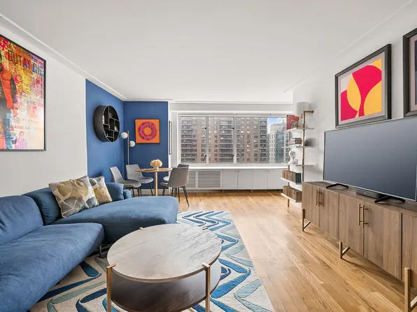 392 Central Park West image 1 of 6