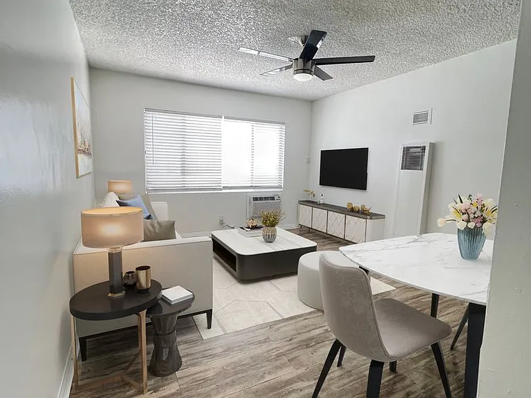 Eden Roc Apartments — Photo 14