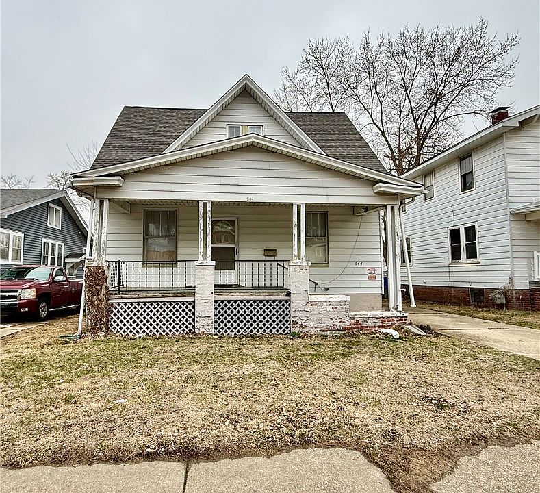 1st image of 644 W Division St