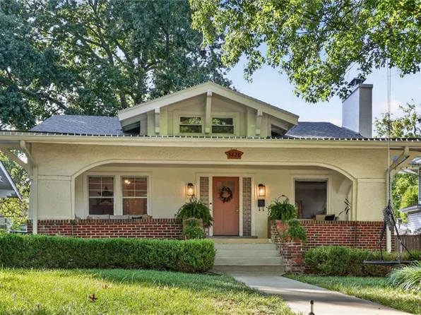 5828 Oak St, Kansas City, MO 64113