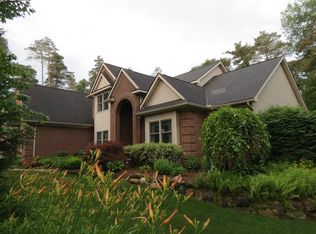 4233 Kangaroo Ct, Pinckney, MI