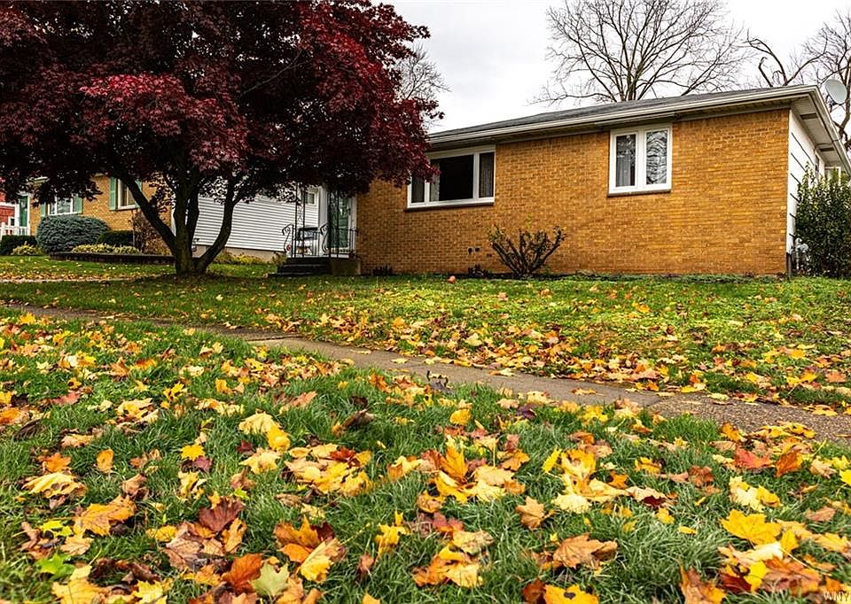 1st image of 7 Antoinette Dr