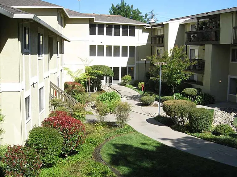 Vista Creek Apartments — Photo 14