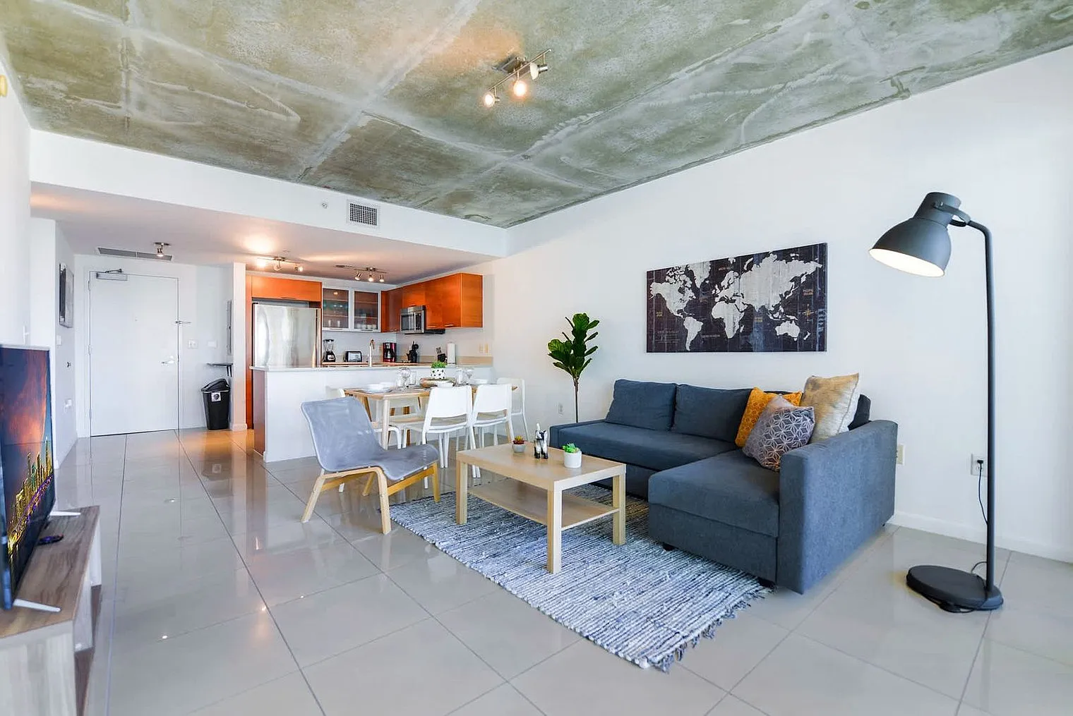 1 bed, 1.0 bath, 731 sqft, $3,319 — Photo 2