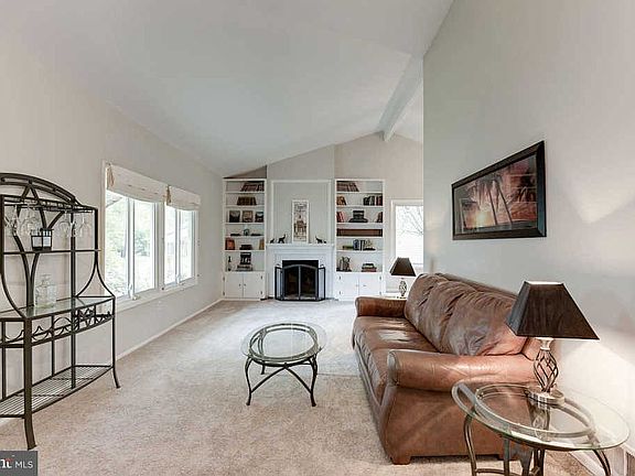 2nd image of 105 E Meadowland Ln