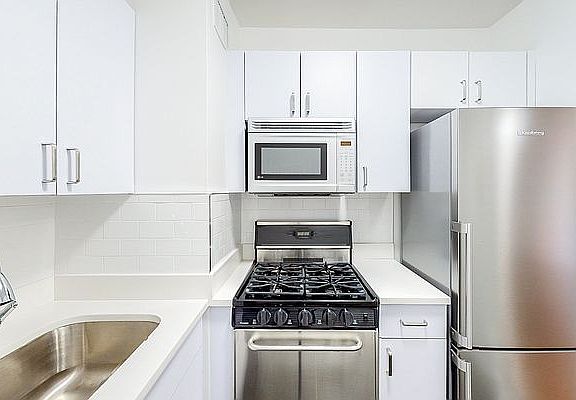 2nd image of 96 5th Ave APT 5P