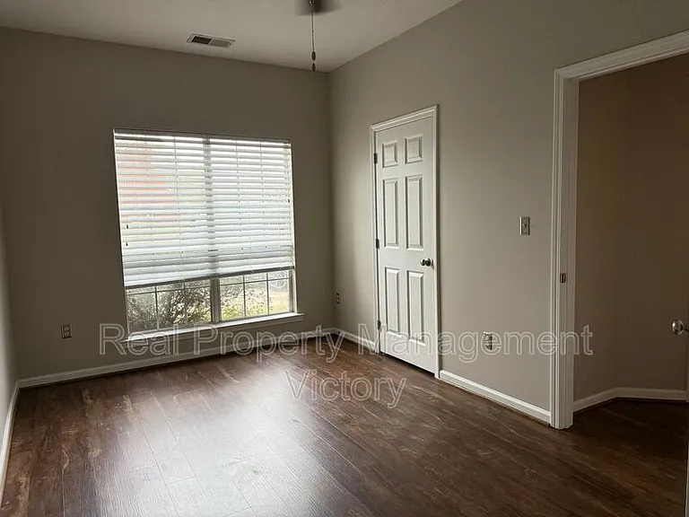 566 Treymoor Lake Cir — Photo 3