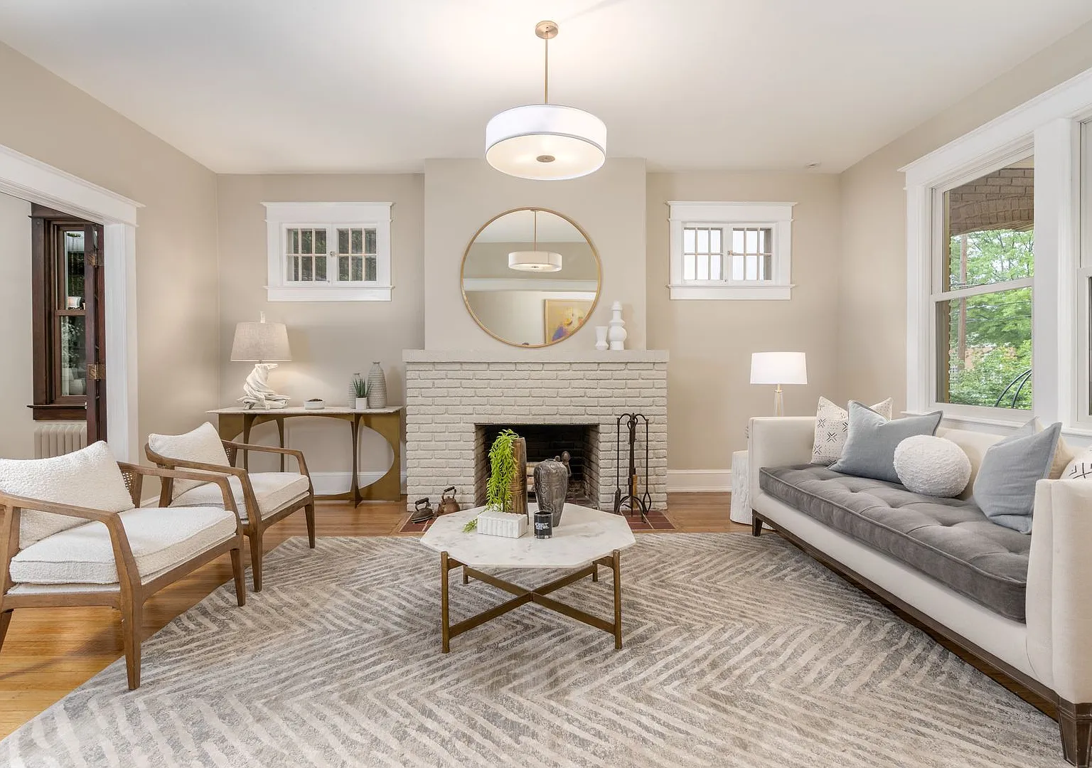Charming Townhome | 5 Bed | 3.5 Bath | 3,300 Sf | Covered Front Porch & Large Fenced-In Backyard ... — Photo 2