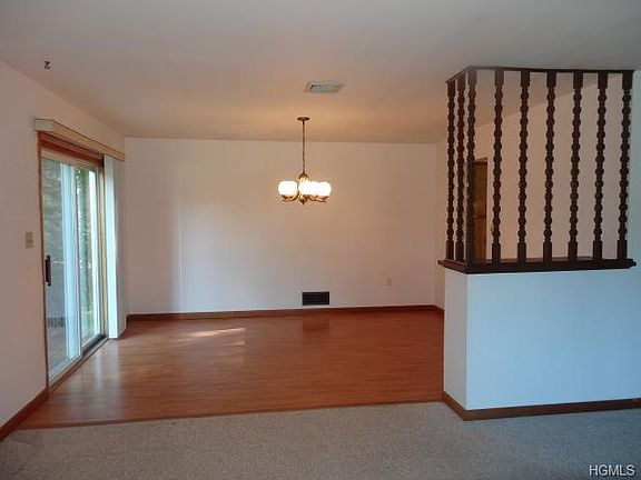 5th image of 8 Oliver Dr