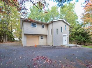 1708 Glade Dr, Long Pond, PA