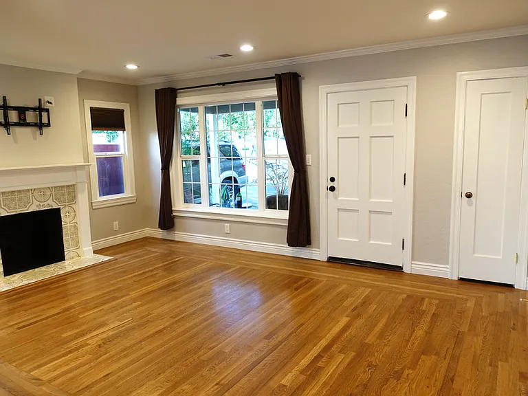 719 Willow Glen Way — Photo 3
