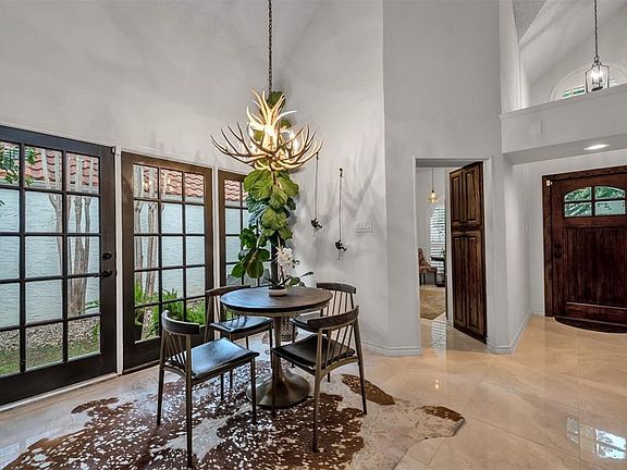 2nd image of 18716 Vista Del Sol