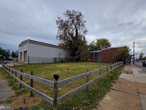 5th image of 820 N Church St