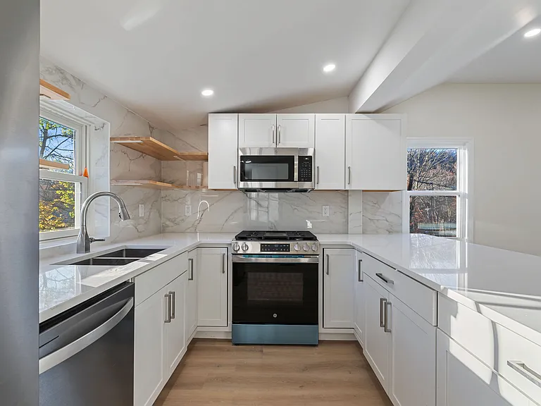 44 Bischoff Ave — Photo 9