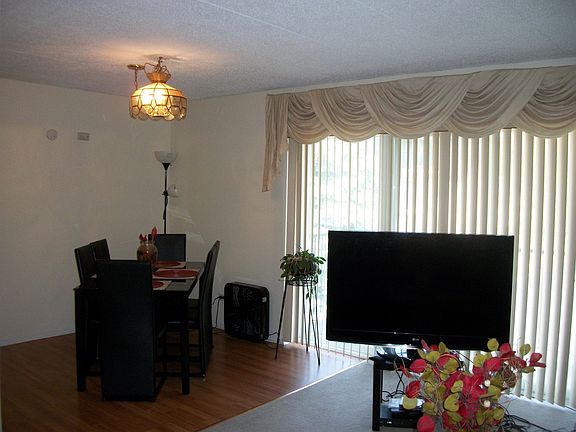 5th image of 18521 Wentworth Ave APT 2D