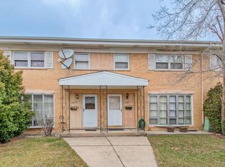 8842 Robin Dr APT C, Des Plaines, IL 60016