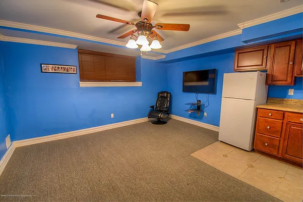 Sold by REMAX Elite | media 27