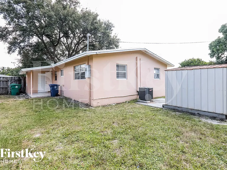 2350 SW 68th Ter — Photo 15