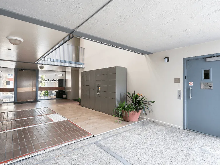 Berkeley Park Apartments — Photo 8