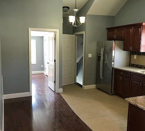 3rd image of 37 Sunnyside Ter APT 3