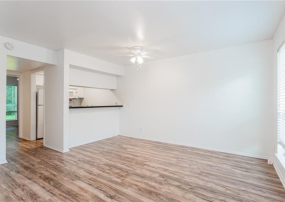 1st image of 900 E 13th St APT 109