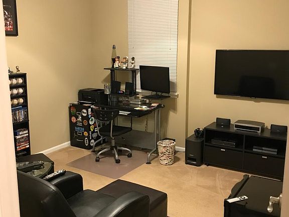 2nd image of 924 Southmoor Dr #101