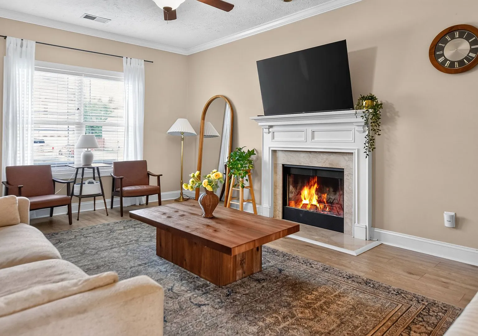 Pet Friendly Three Bedroom with Bonus! — Photo 3