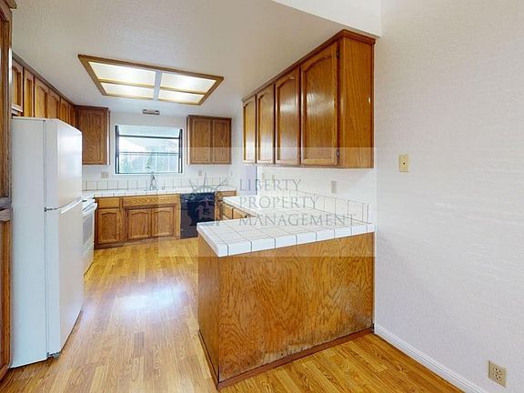 5th image of 2401 Greenacre Ln