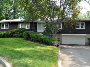 2 Livingston Rd, Scarsdale, NY 10583