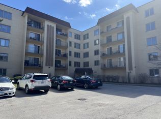 6433 W Belle Plaine Ave APT 302, Chicago, IL 60634