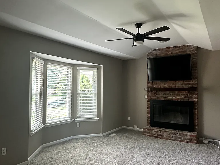 8712 N Pomona Ave — Photo 3