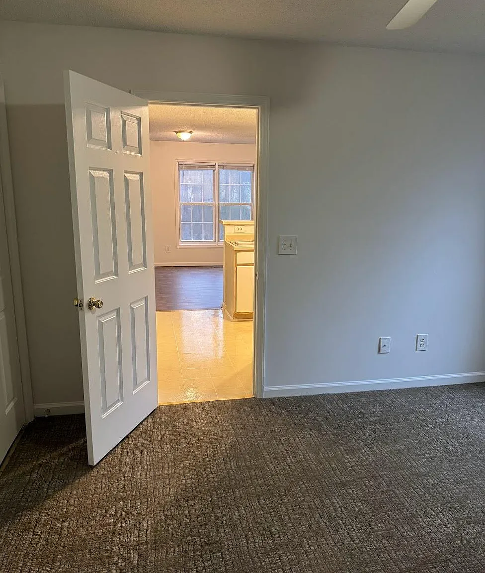 1 bed, 700 sqft, $1,100 — Photo 4
