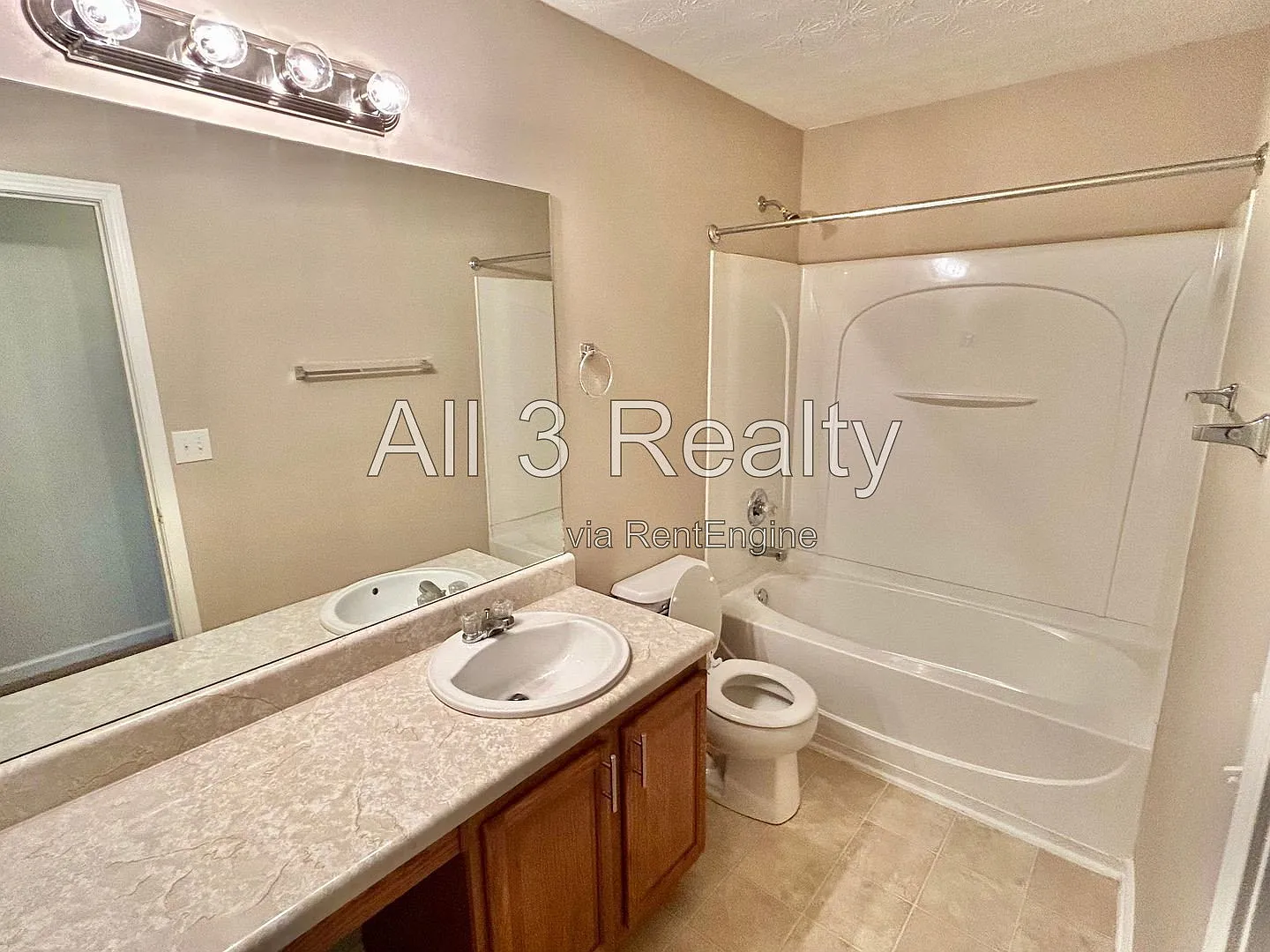 4 bed, 2.0 bath, 2198 sqft, $2,200 — Photo 4