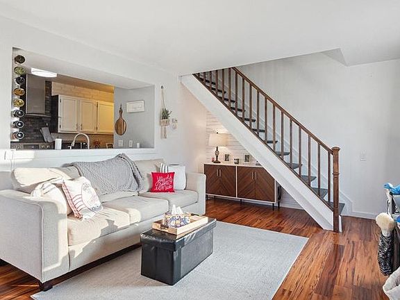 5th image of 2733 Fox Hollow Ct