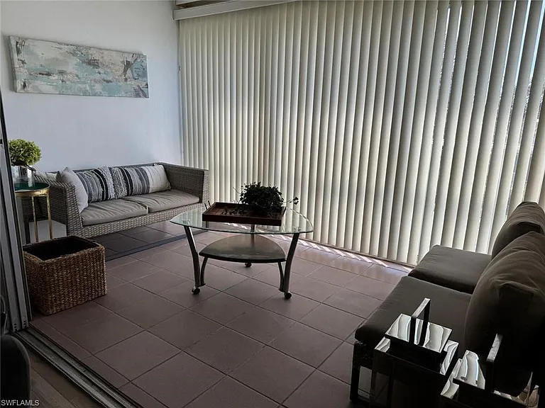 1900 Alamanda Dr #303 — Photo 6