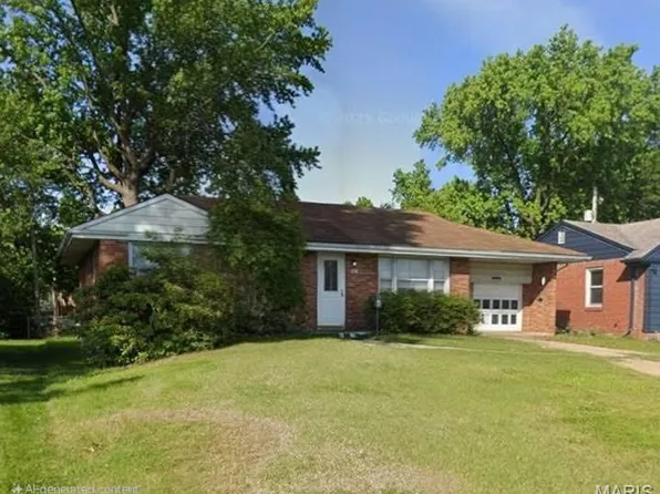 1158 Waldorf Dr, Saint Louis, MO 63137