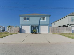 12832 E Conquistador Dr, Galveston, TX 77554