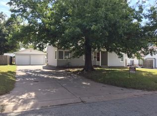 735 W Southerland Dr, Wichita, KS 67217