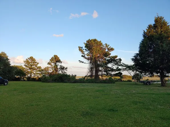 832 Grannys Ln, Awendaw, SC 29429