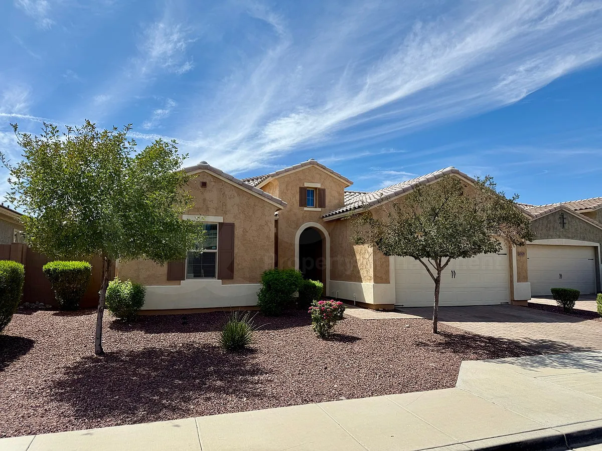 4 bed, 4.0 bath, 2519 sqft, $2,799 — Photo 2