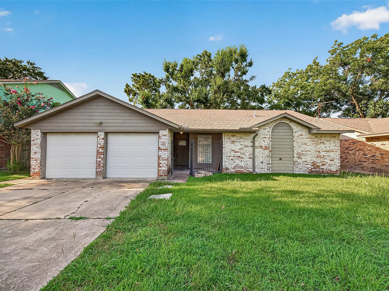 3 bed, 2.0 bath, 1384 sqft, $1,900 — Photo 3