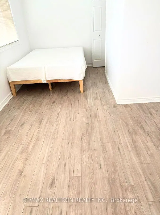 6 bed, $1,000 — Photo 2